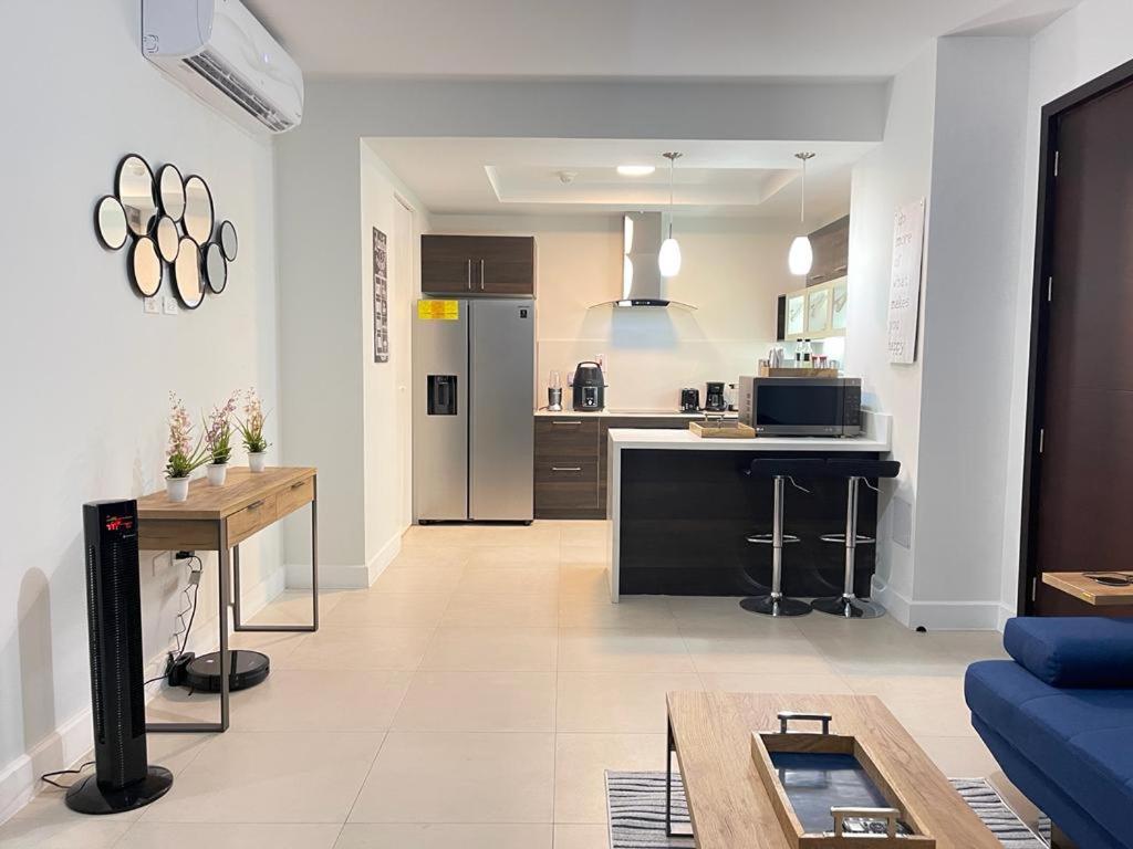 Parkhurst Lux Condo Near Devon House Kingston Dış mekan fotoğraf